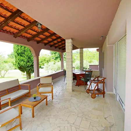 Nikolina Apartament Rakalj