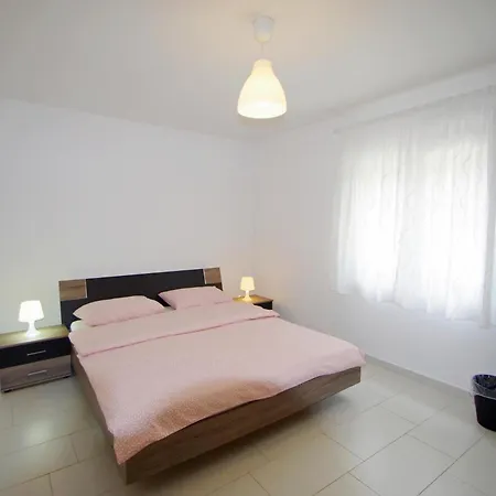 Nikolina Appartement *