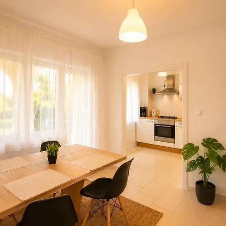 Nikolina Apartament *